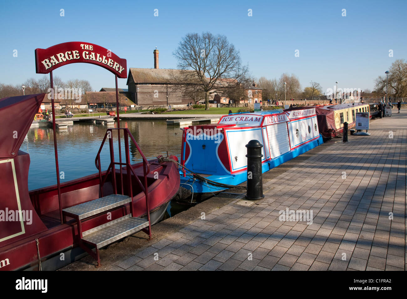 Battelli nel bacino del canale, Stratford upon Avon Foto Stock