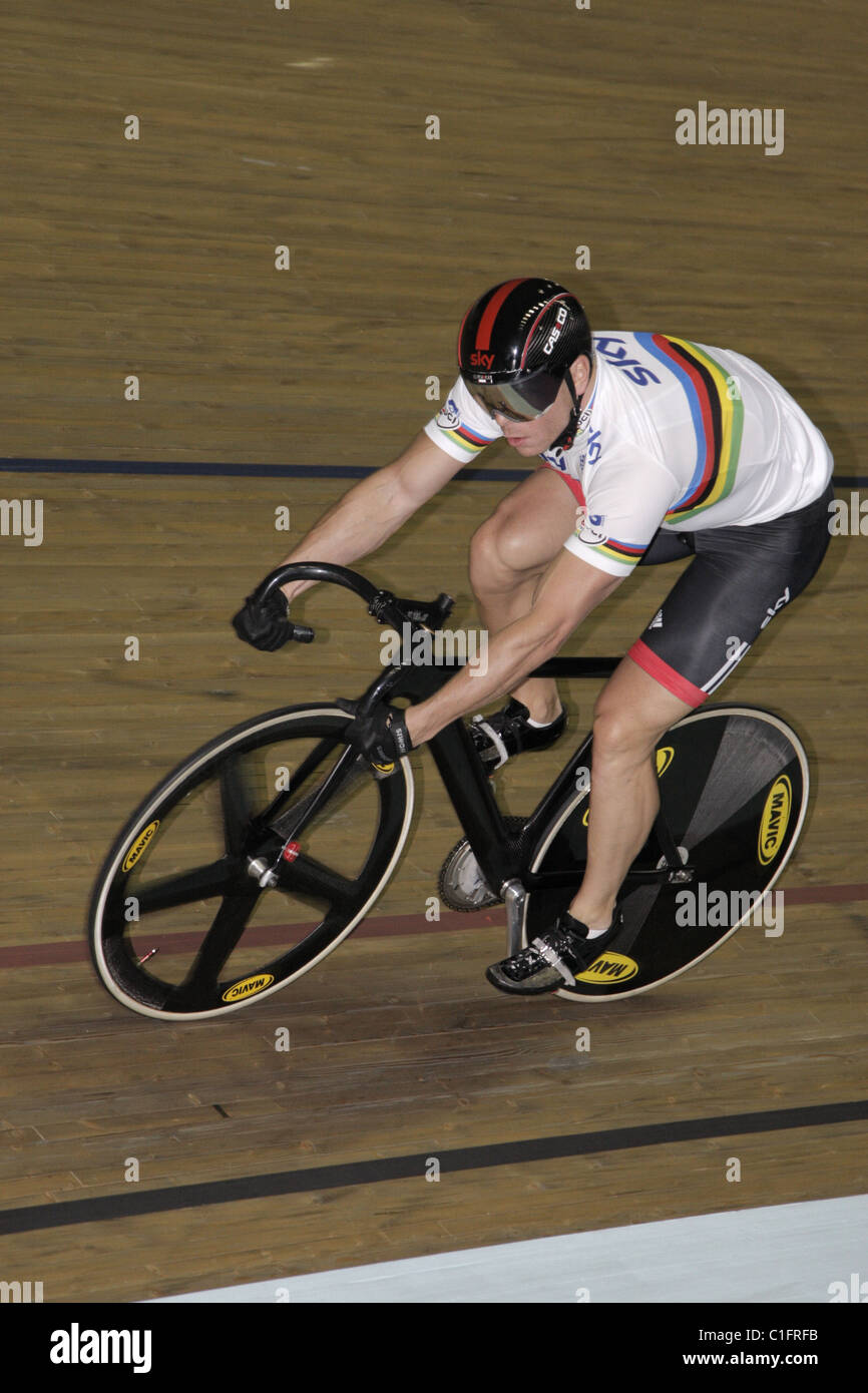 Sir Chris Hoy Manchester Velodrome uk world cup concorrenza 2011 indossa maglia iridata di campione del mondo Foto Stock