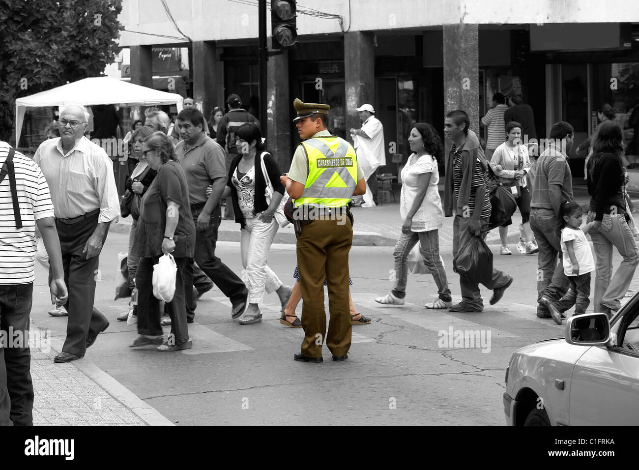 Diritto e autorità sono sempre diverse, la polizia si distingue da sempre al di sopra della criminalità. Foto Stock