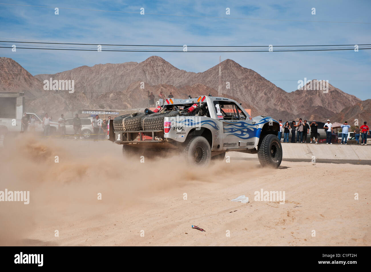 Jesse Jones trophy truck arriva alla fine del 2011 San Felipe Baja 250 Foto Stock