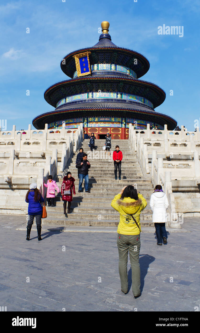 I turisti presso il Tempio del cielo di Pechino durante il Nuovo Anno Cinese vacanza in Febbraio 8, 2011 Foto Stock