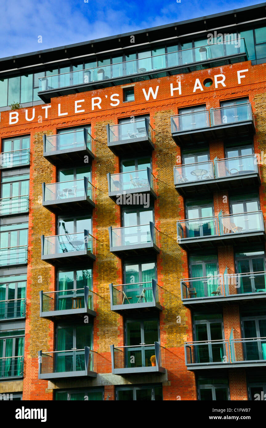 Butler's Wharf, Shad Thames, London, SE1, UK. Appartamenti di lusso che si affaccia sul Fiume Tamigi Foto Stock