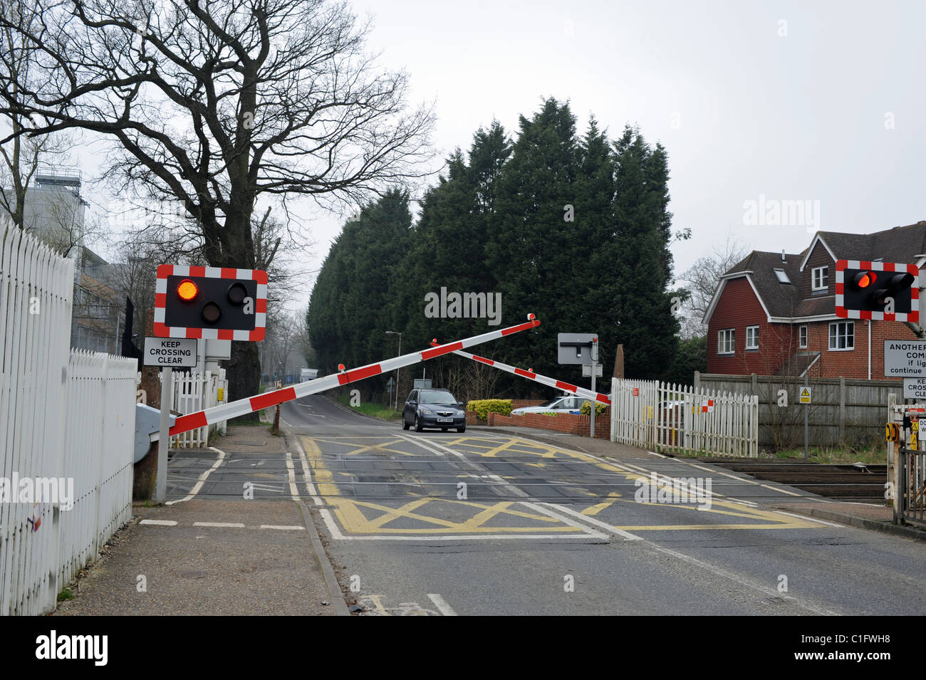 Incrocio ferroviario barriera a Road Horsham East Sussex Regno Unito Foto Stock