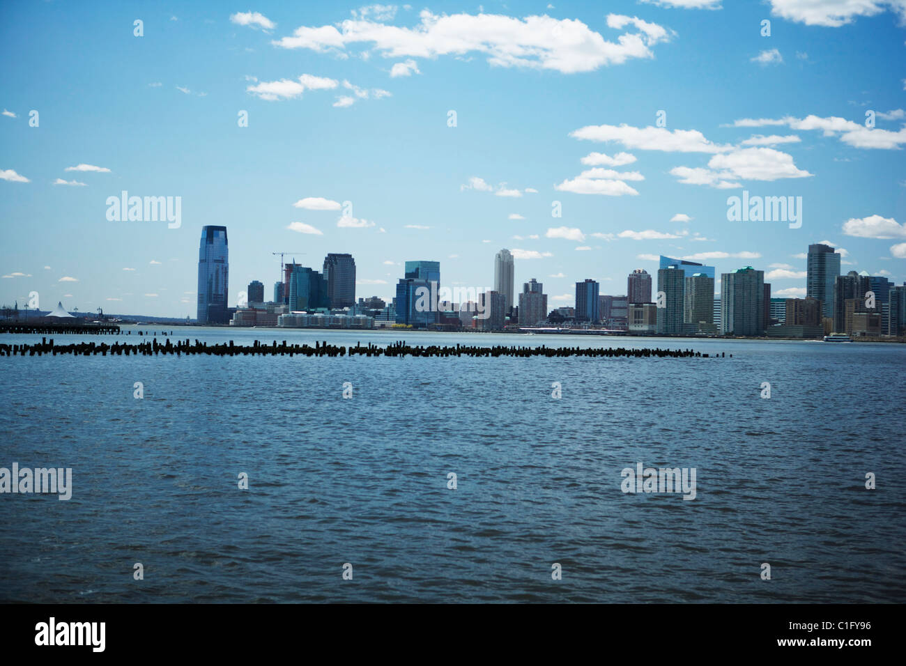 Skyline di New York con il fiume Hudson Foto Stock