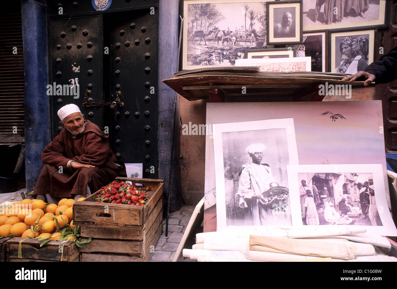 Il Marocco, Marrakech, souk, venditore di frutta e antiche foto Foto Stock
