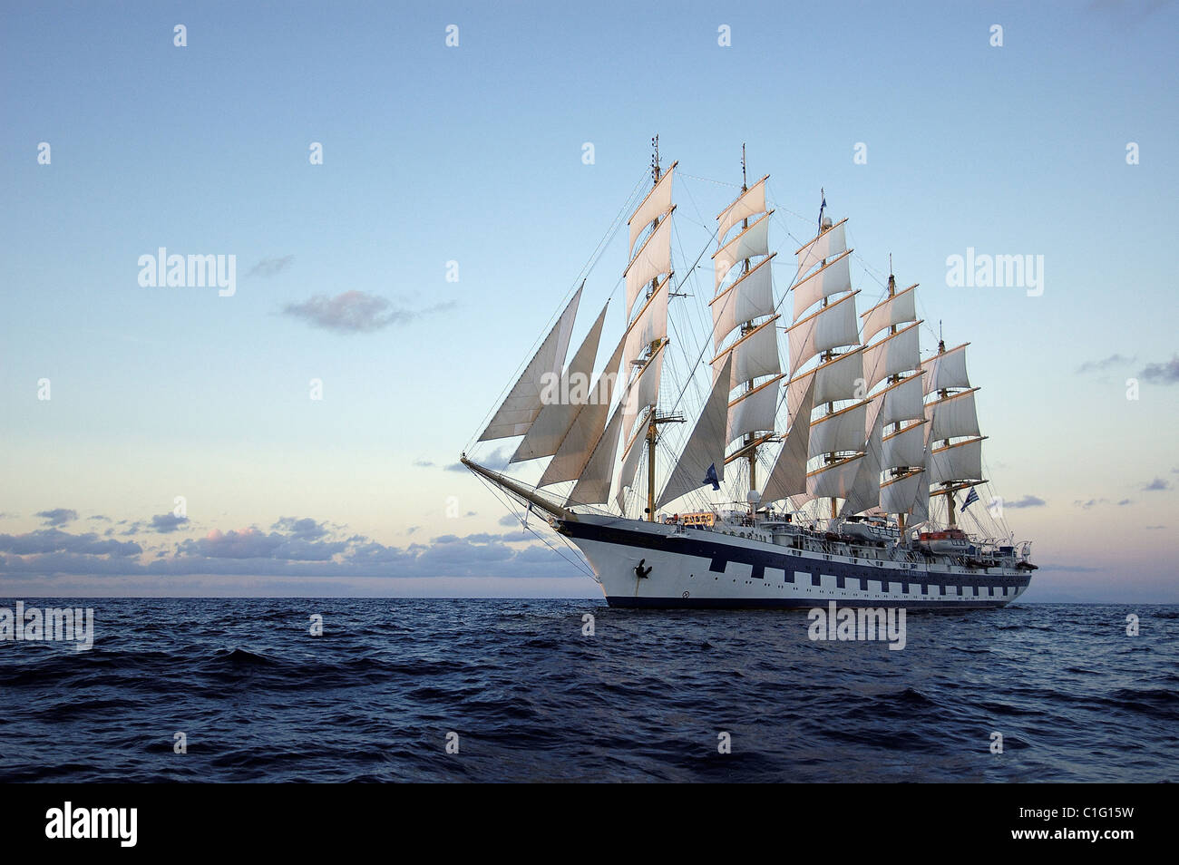 Mar dei Caraibi, cinque masted ship SPV Royal Clipper con ogni set di vela Foto Stock
