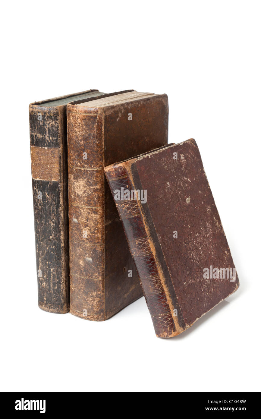 Libri antichi con usura e lacerazione isolati su sfondo bianco Foto Stock