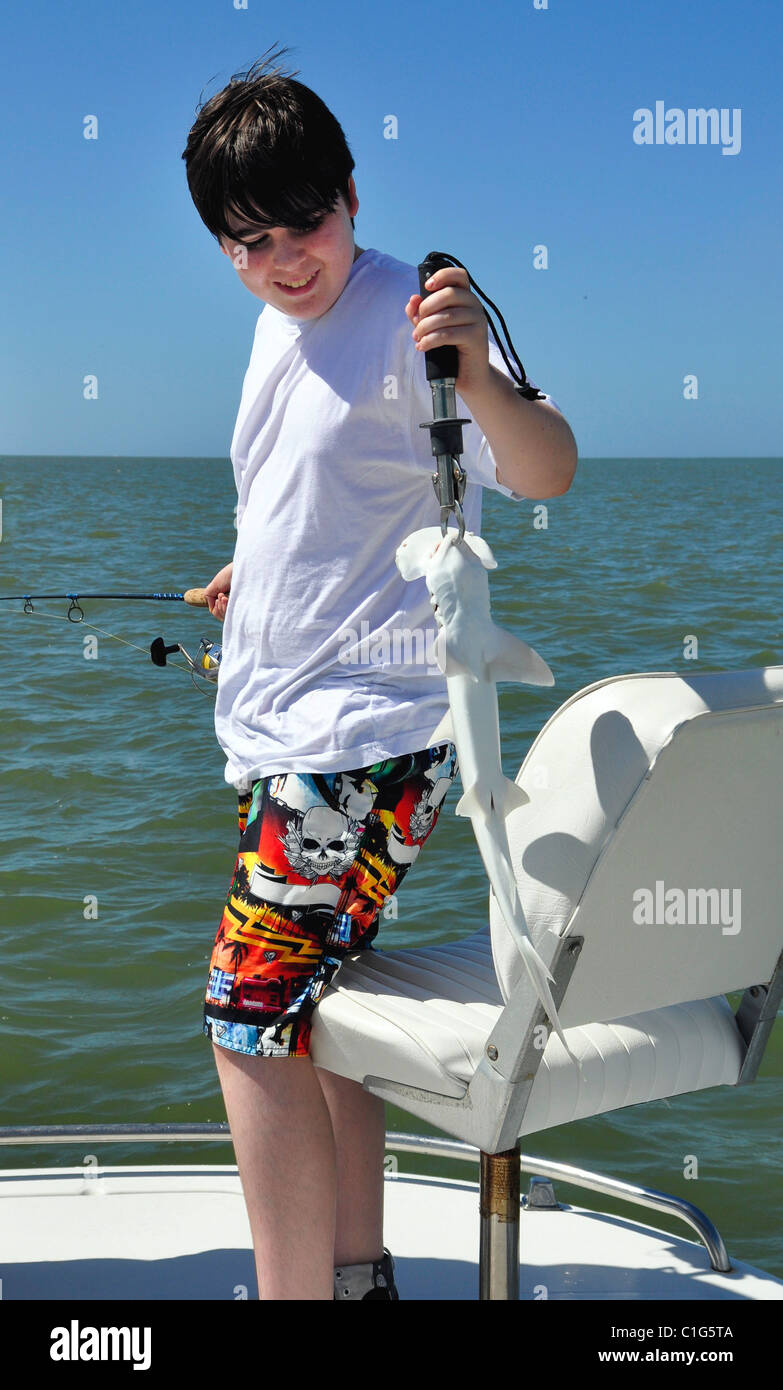 Pesca di mare del ragazzo Foto Stock