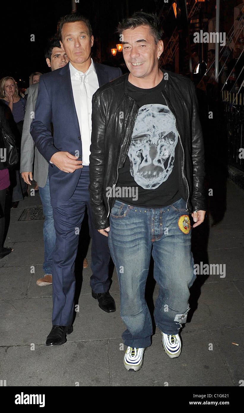 Martin Kemp e John Keeble di Spandau Ballet fuori Krystle nightclub Dublin, Irlanda - 23.05.09 Foto Stock