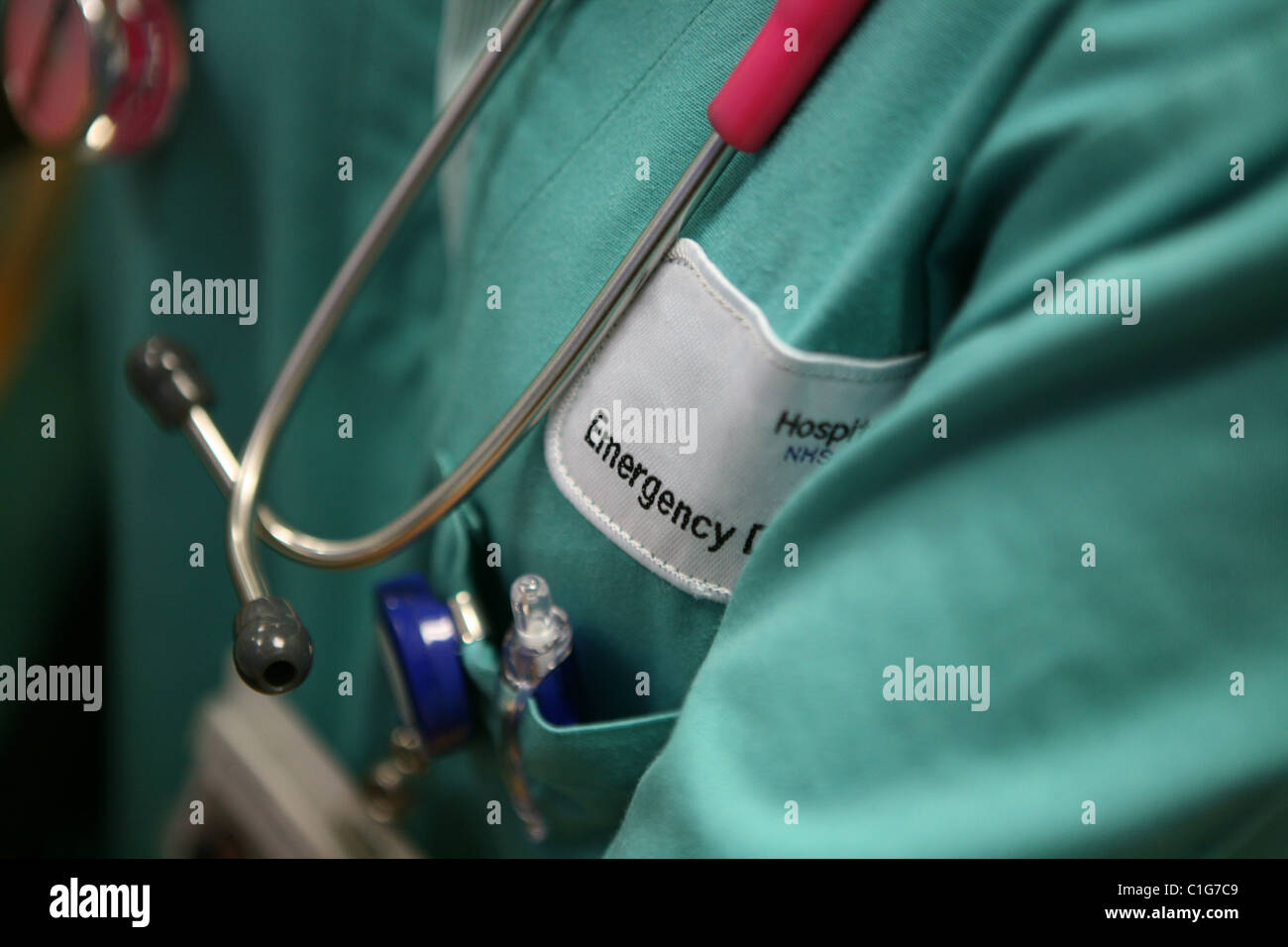Operatore sanitario con uno stetoscopio Foto Stock