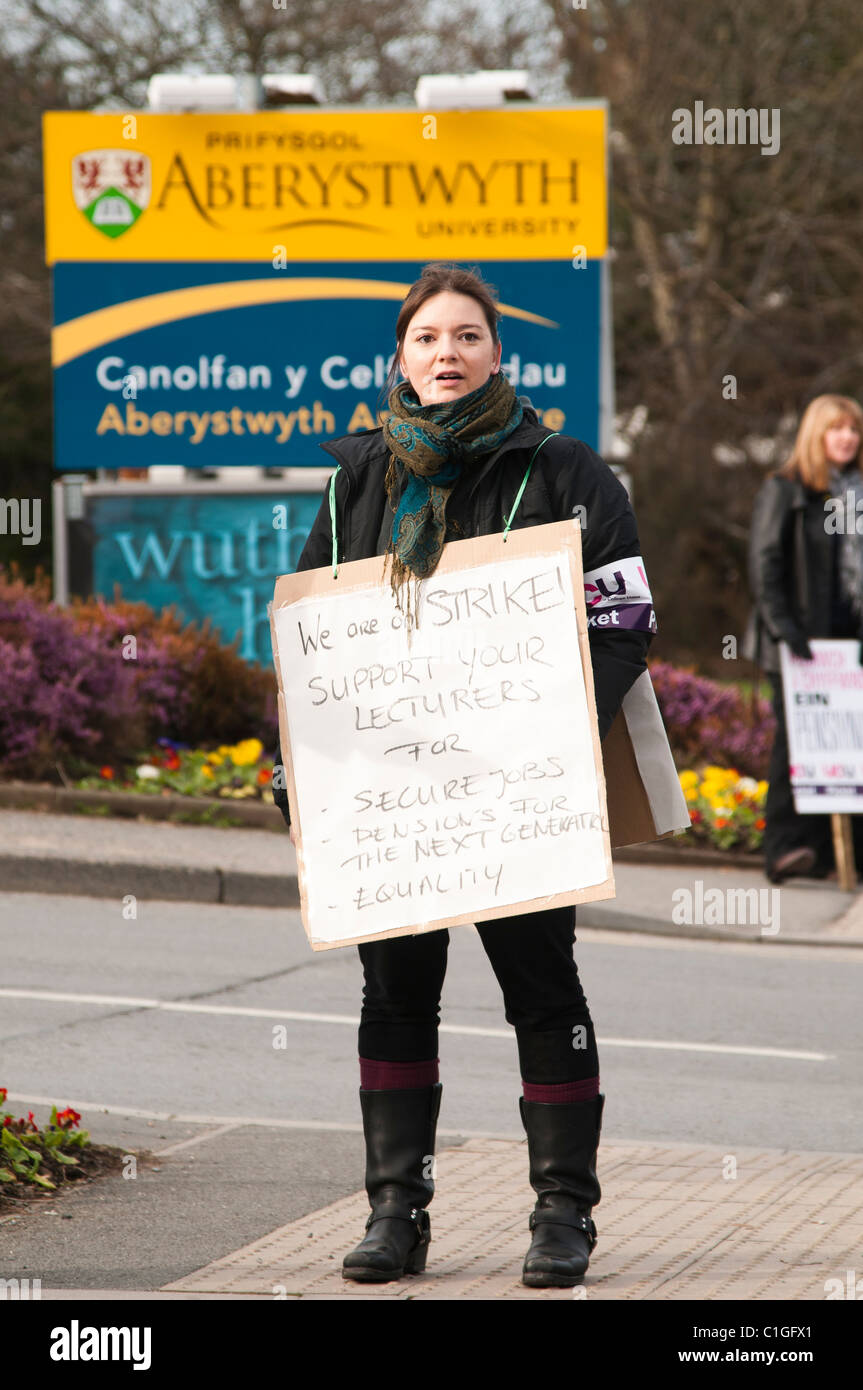 Aberystwyth docenti universitari in sciopero 18 marzo 2011 in segno di protesta contro i tagli previsti nei loro diritti a pensione, REGNO UNITO Foto Stock