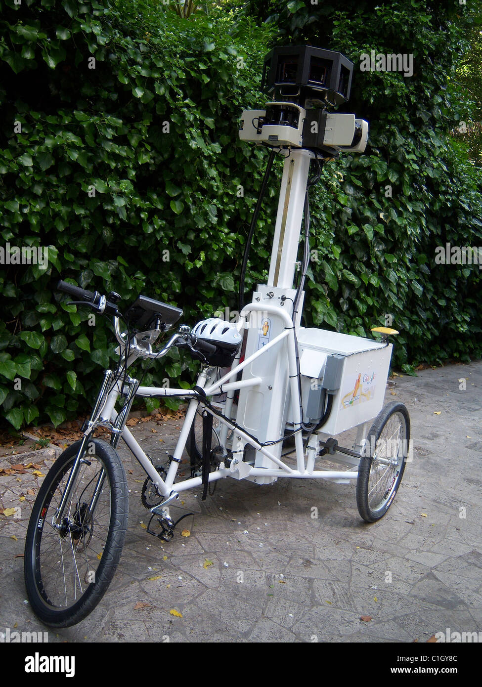 Tricycle will immagini e fotografie stock ad alta risoluzione - Alamy