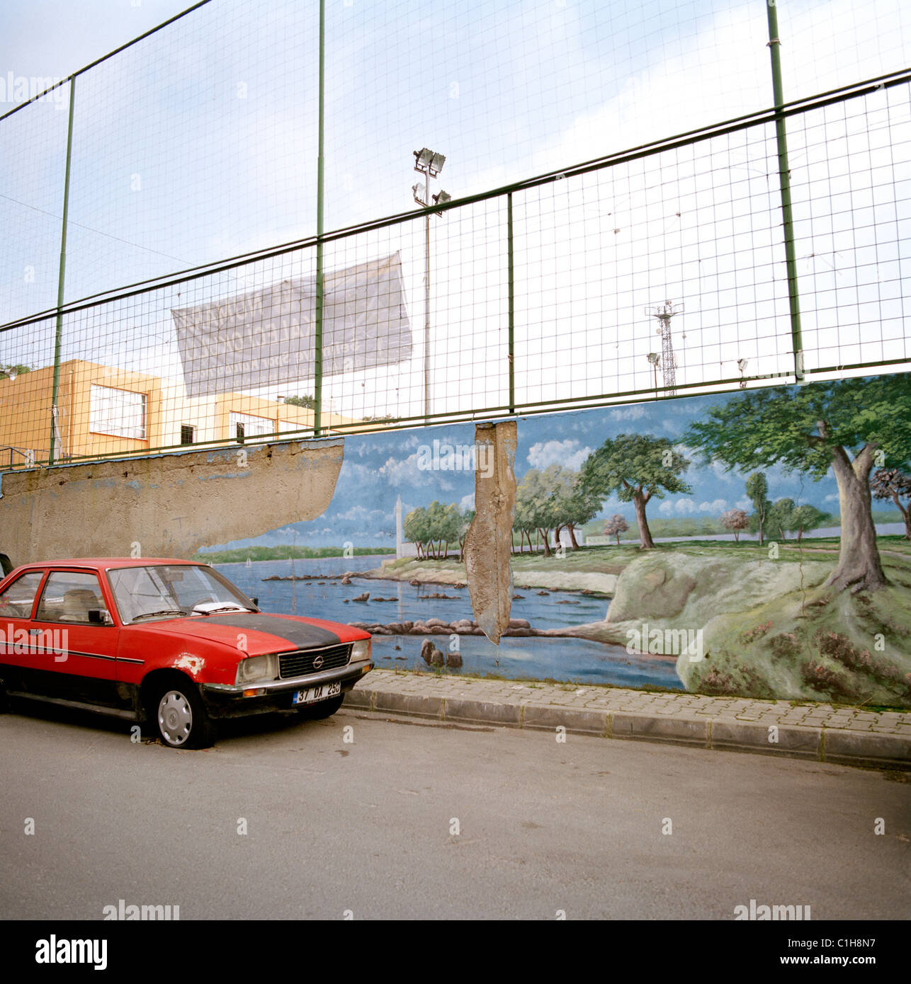 Le scene di contrasto nelle aree urbane Uskudar ad Istanbul in Turchia. Foto Stock