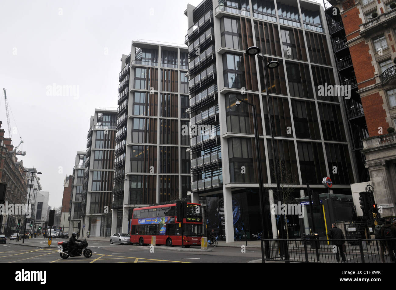 Una vista generale di un Hyde Park in Knightsbridge, Londra, i mondi più costosi gli appartamenti di proprietà di Candy fratelli. Foto Stock