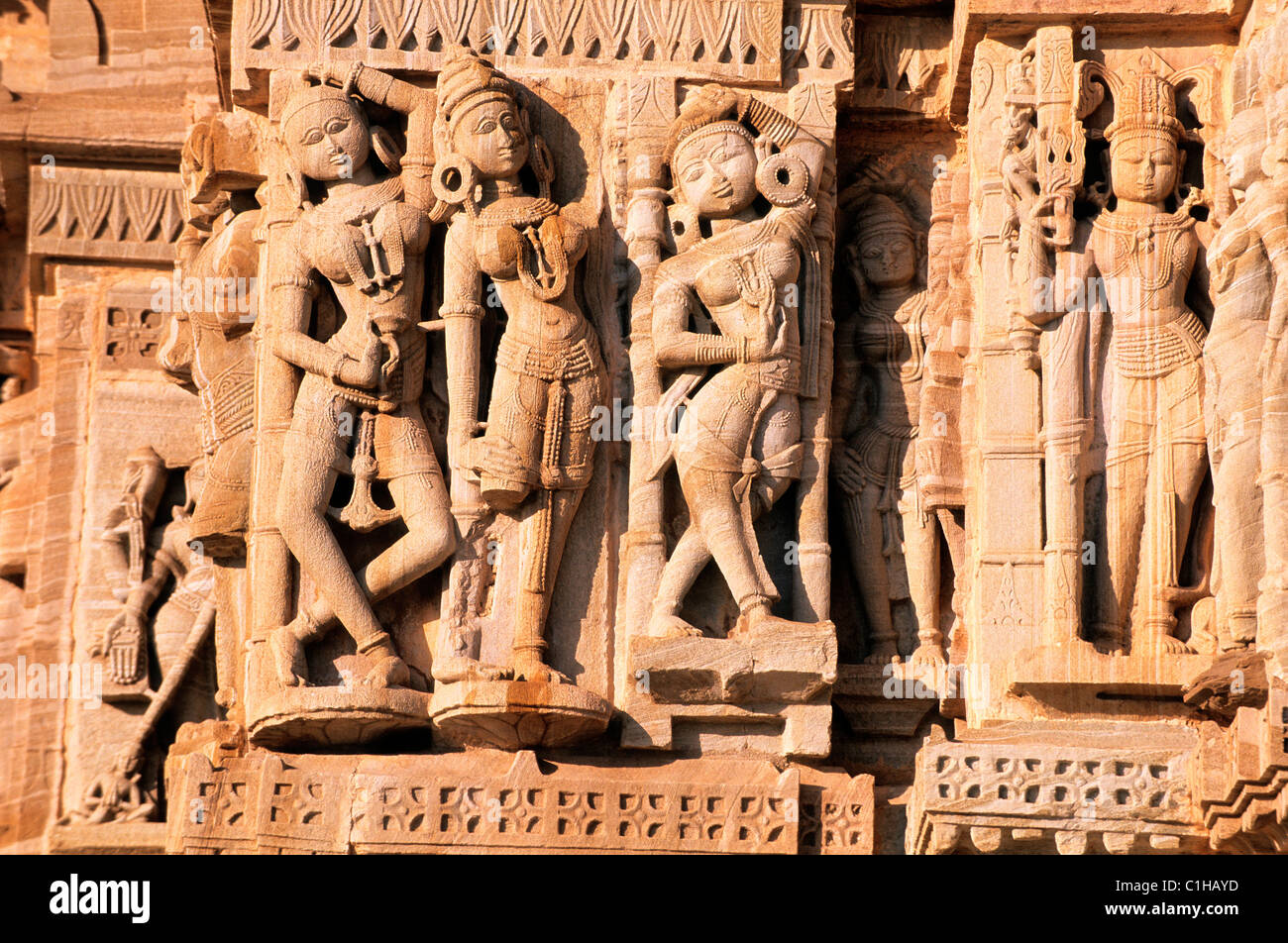 India Rajasthan, Chittorgarh, il Fort, la scultura di un tempio jaina Foto Stock