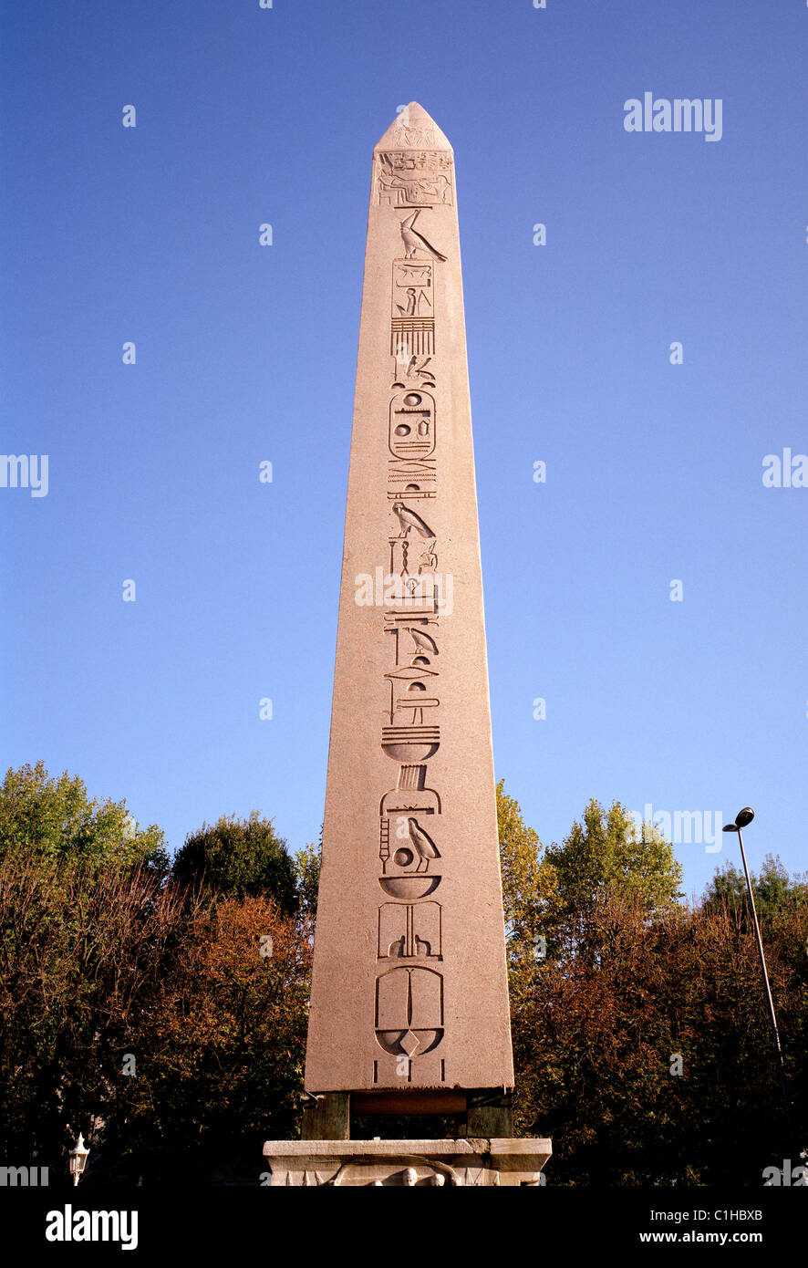 L'obelisco egiziano ( obelisco di Teodosio ) presso l'Ippodromo di Istanbul in Turchia. Foto Stock