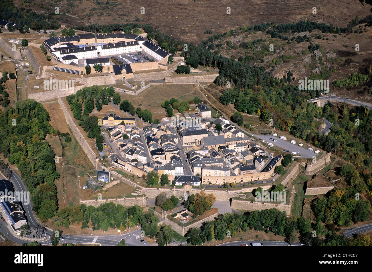 Francia, Pyrenees-Orientales (66), regione Capcir, rafforzato città di Mont-Louis creato da Vauban (vista aerea) Foto Stock