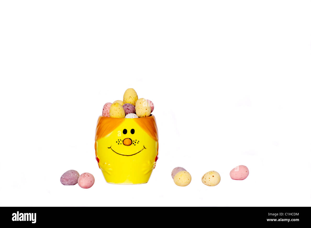 Cadburys mini uova in un po' di miss sunshine uovo cup Foto Stock