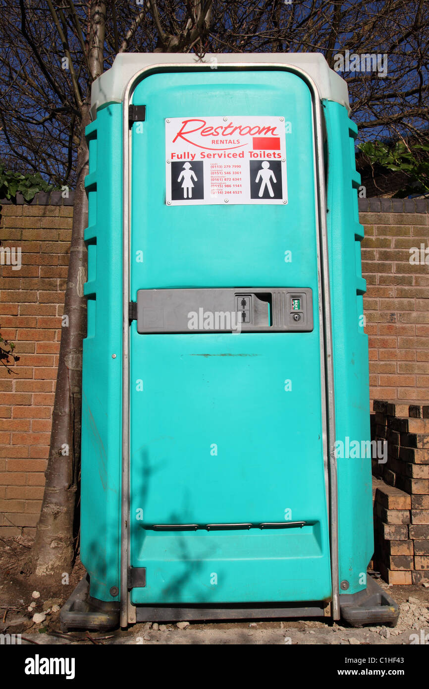 servizi igienici portabili in un cantiere nel Regno Unito Foto Stock