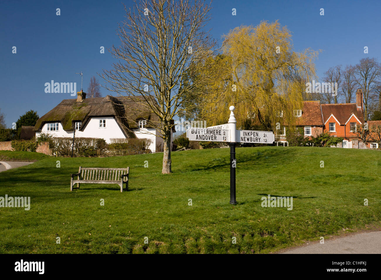 Tradizionale villaggio verde nel villaggio di prosciutto, West Berkshire. Foto Stock