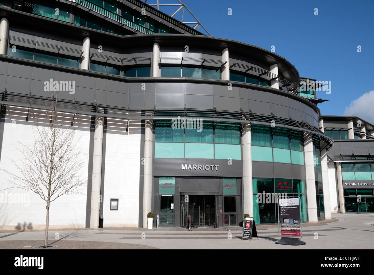 Il London Marriott Hotel Twickenham, parte del South Stand di Allianz Stadium, Twickenham, Londra, Regno Unito. Foto Stock