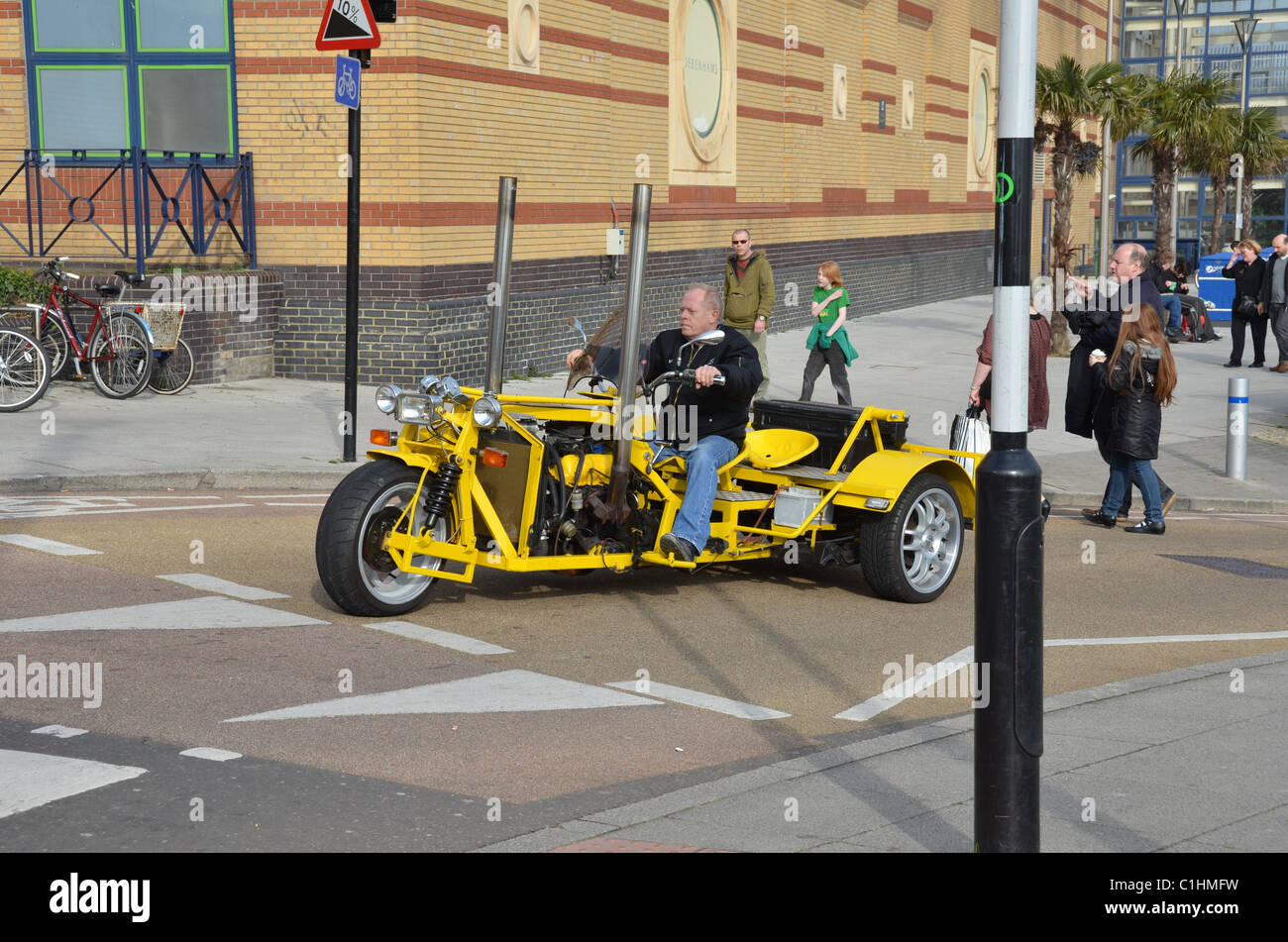 Motociclista sul mare Foto Stock