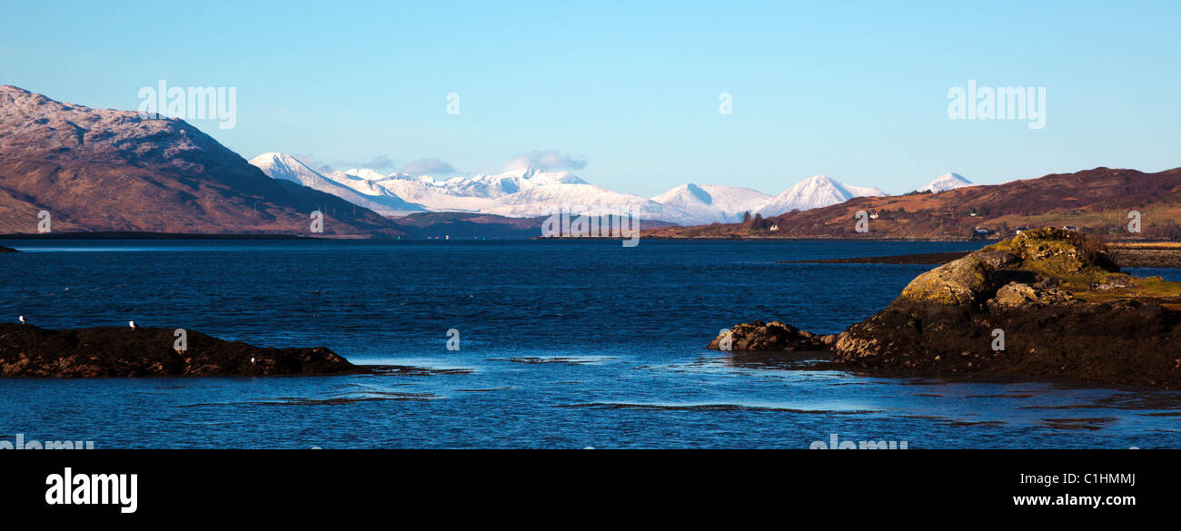 La Skye Cuillin Ridge in neve da Glen Shiel Kintail Scozia Scotland Foto Stock