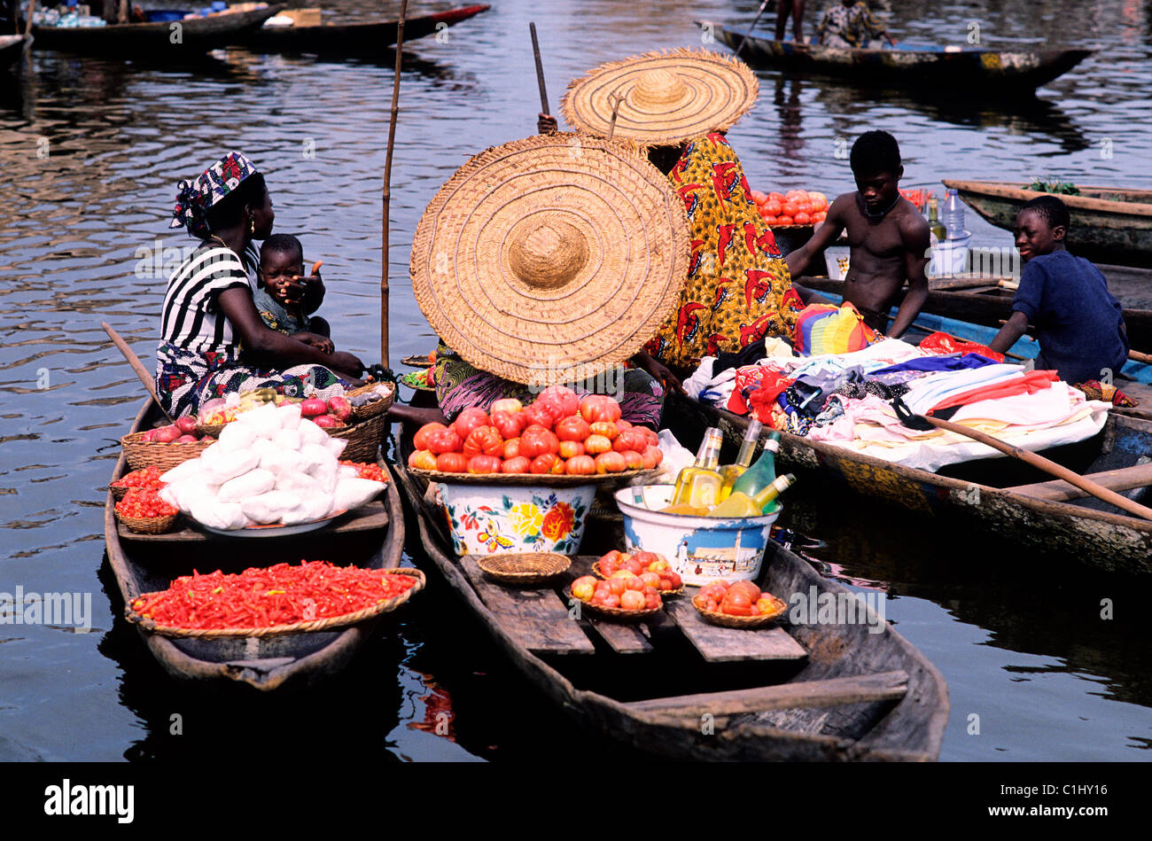Il Benin, il mercato in acqua Ganvie village Foto Stock
