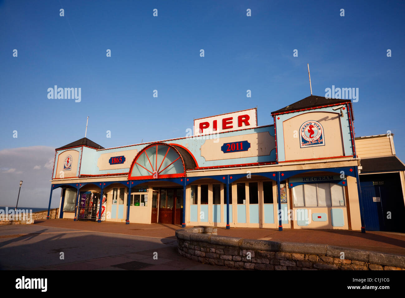 Facciata d'ingresso del Grand Pier. Teignmouth, Devon. Inghilterra Foto Stock