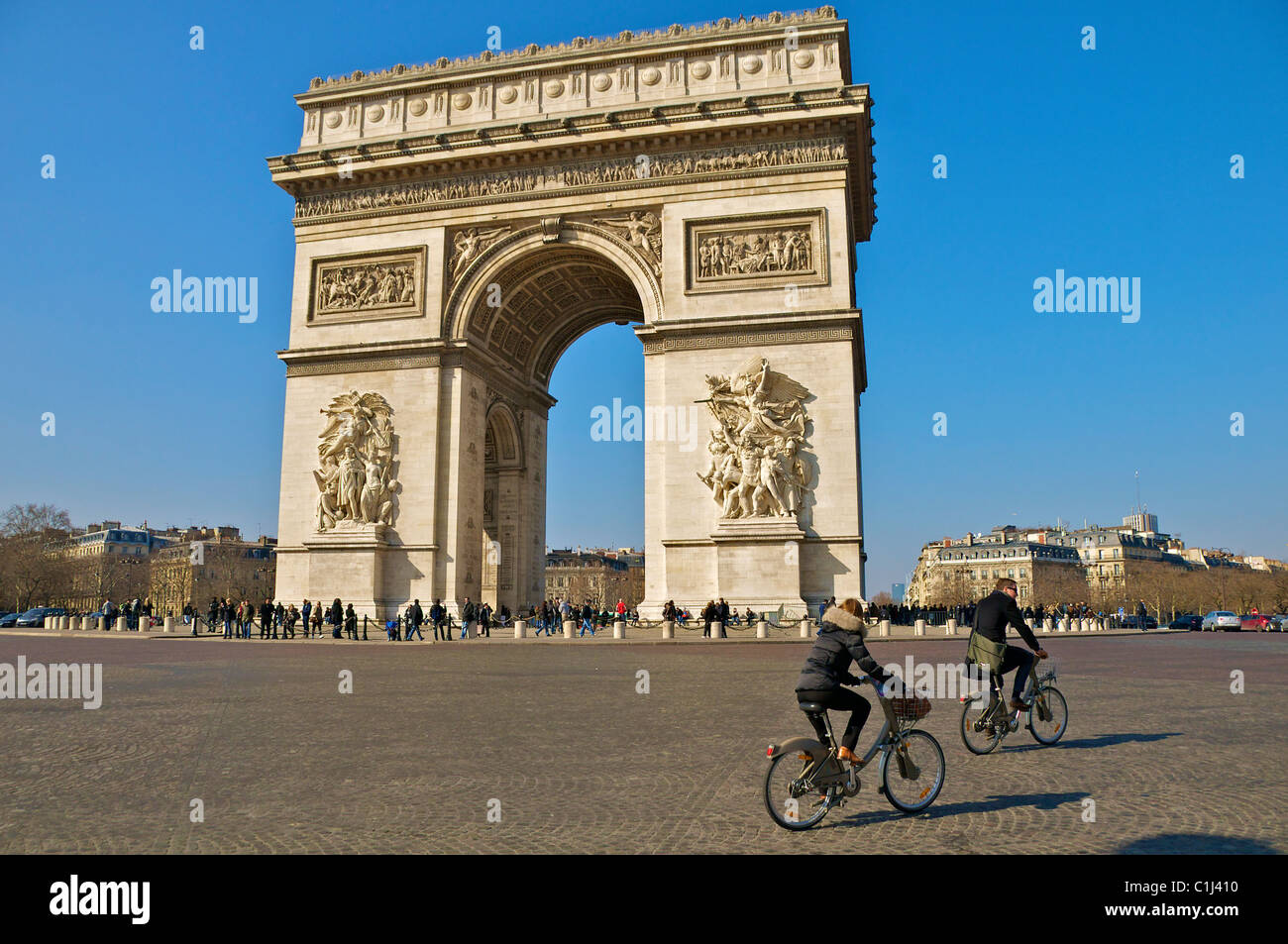 L'Arc de Triomphe in cima al Champs Elysee Parigi. Foto Stock