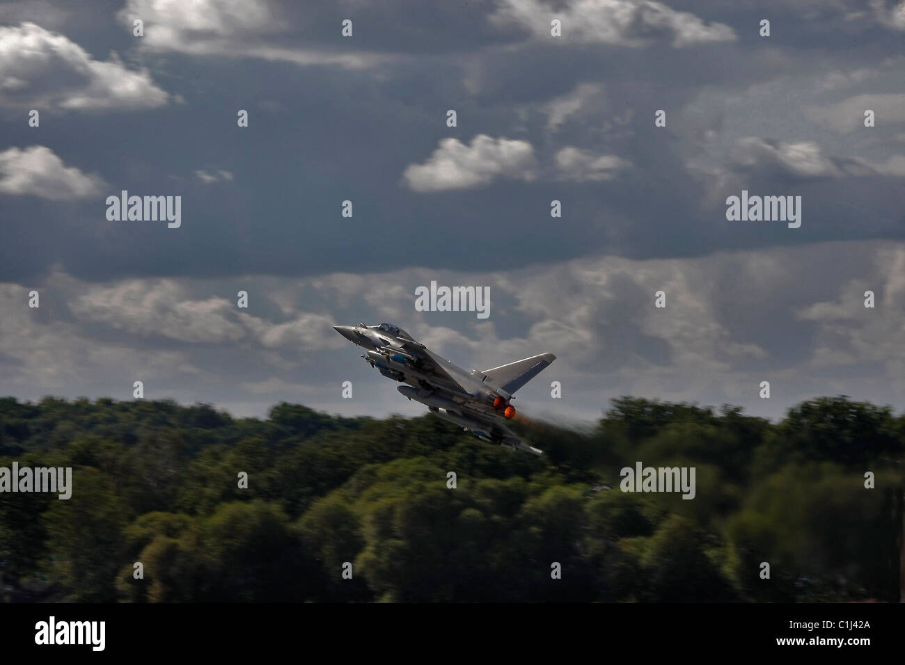 Il tifone fighter jet distribuito sulla gestione del "No Fly' cieli di Libia Foto Stock Il tifone fighter jet distribuito sulla gestione del "No Fly' cieli di Libia Foto Stock