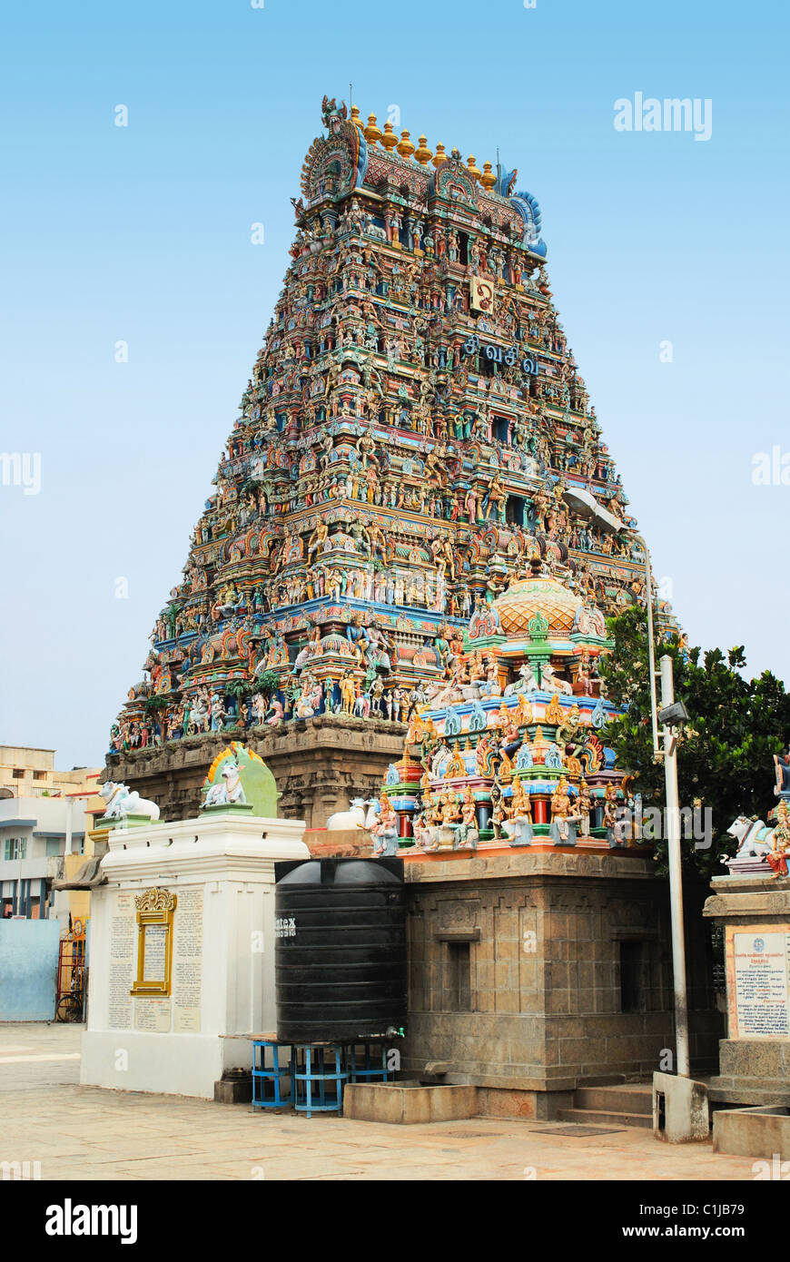 Vista generale del Gopuram di Kapaleeshwarar tempio, Kanchipuram, Tamil Nadu, India. Foto Stock