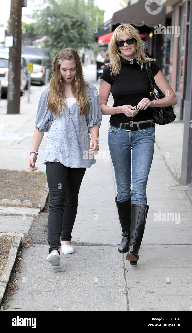 Melanie griffith daughter stella banderas immagini e fotografie stock