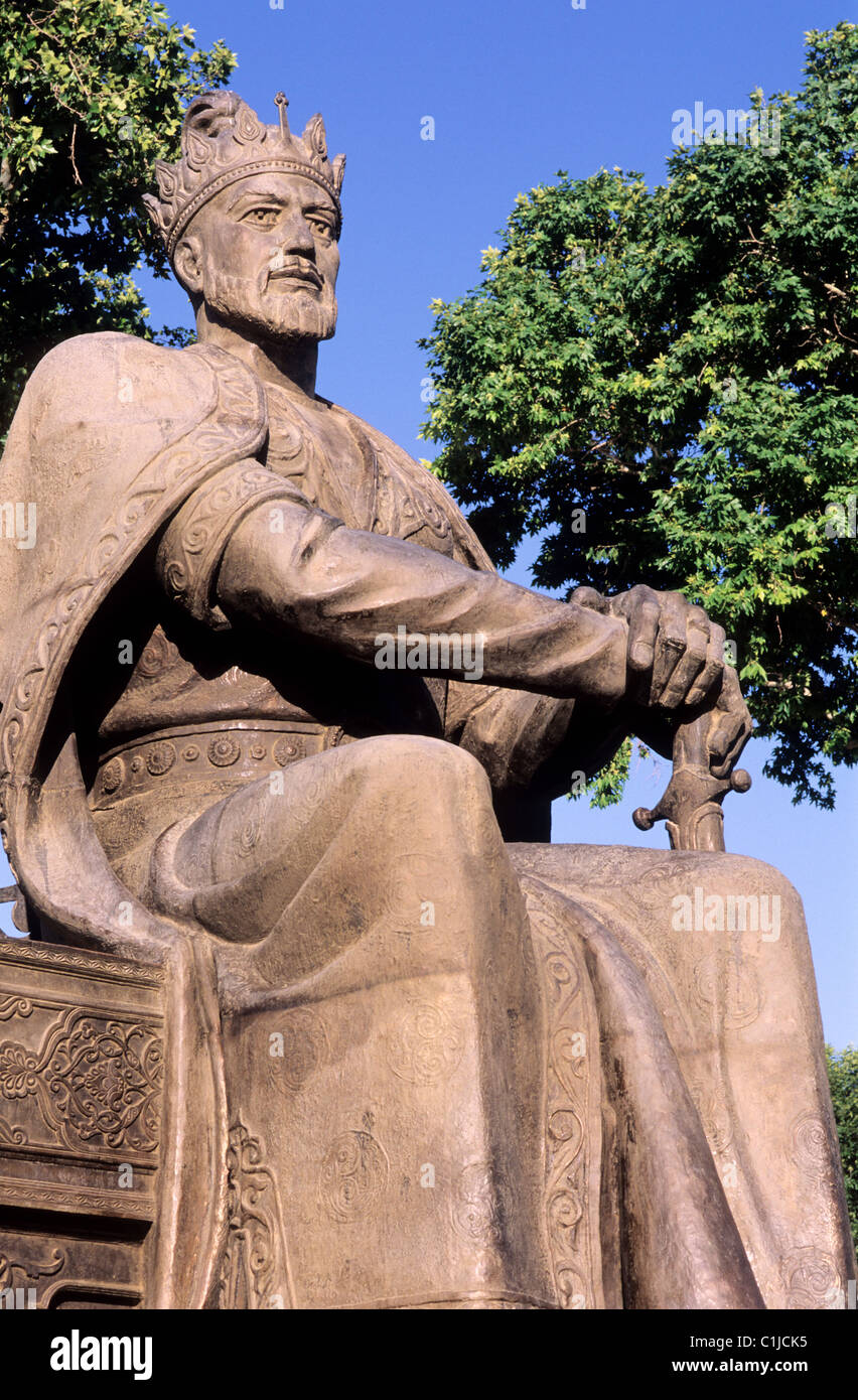 Uzbekistan, Samarcanda, statua di Tamerlano (Timur) Foto Stock