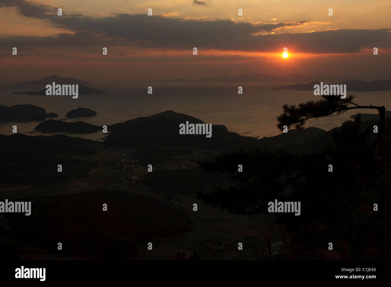 Mar Cinese orientale tramonto, Mireukdo, Corea del Sud Foto Stock