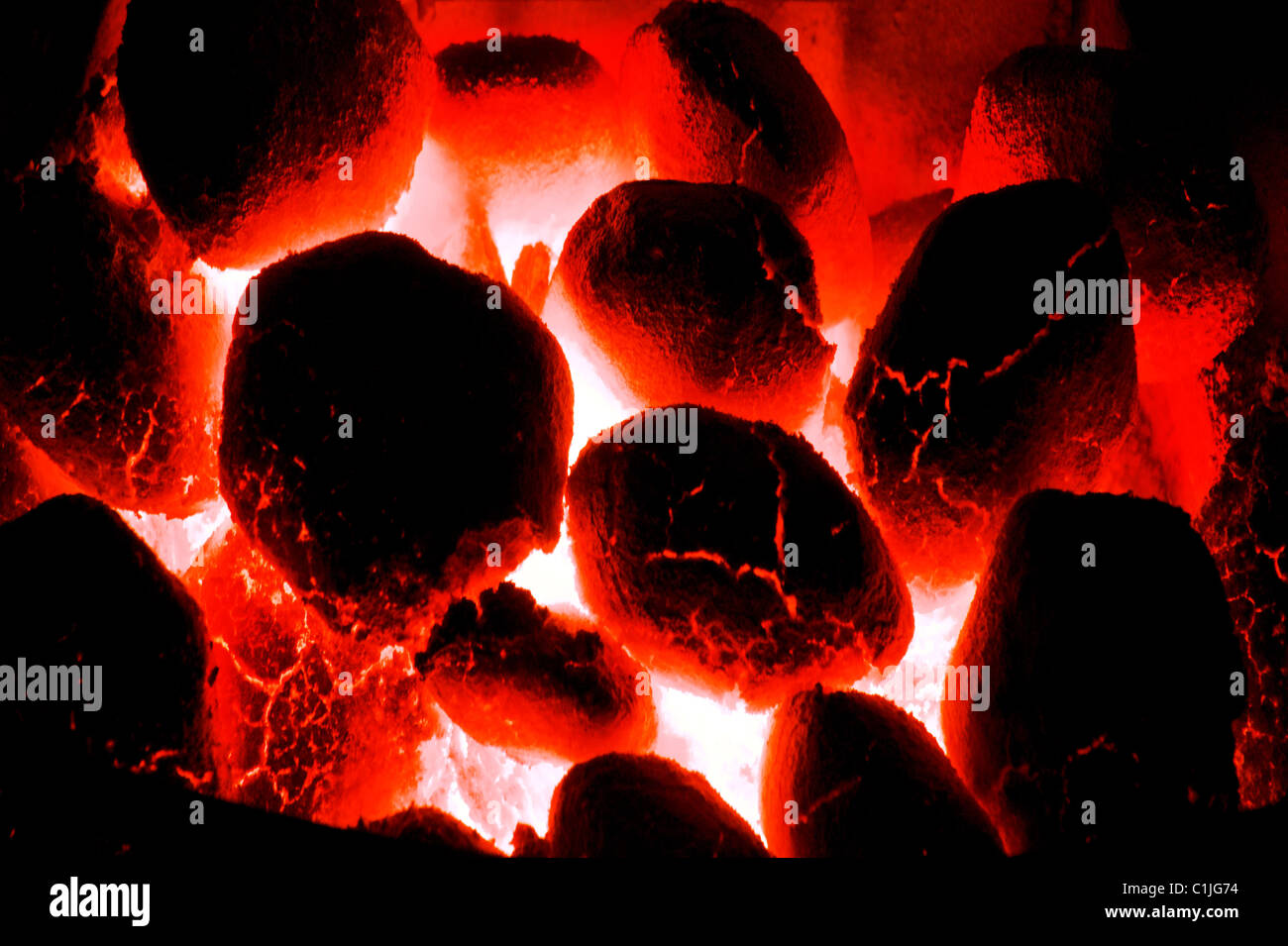Red carboni caldi.Non fumogeno fuoco di carbone di close-up. Foto Stock