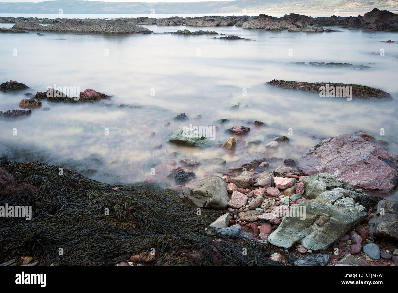 Rising Tide, Freshwater West Bay, Pembrokeshire, Wales, Regno Unito Foto Stock