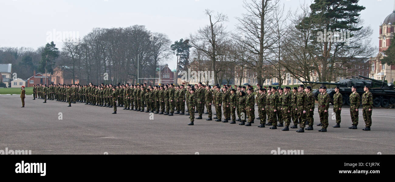 Università di Londra ufficiali' Training Corps Athlone Azienda Pass off Parata a Sandhurst Accademia Militare Reale 20/3/2011 Foto Stock