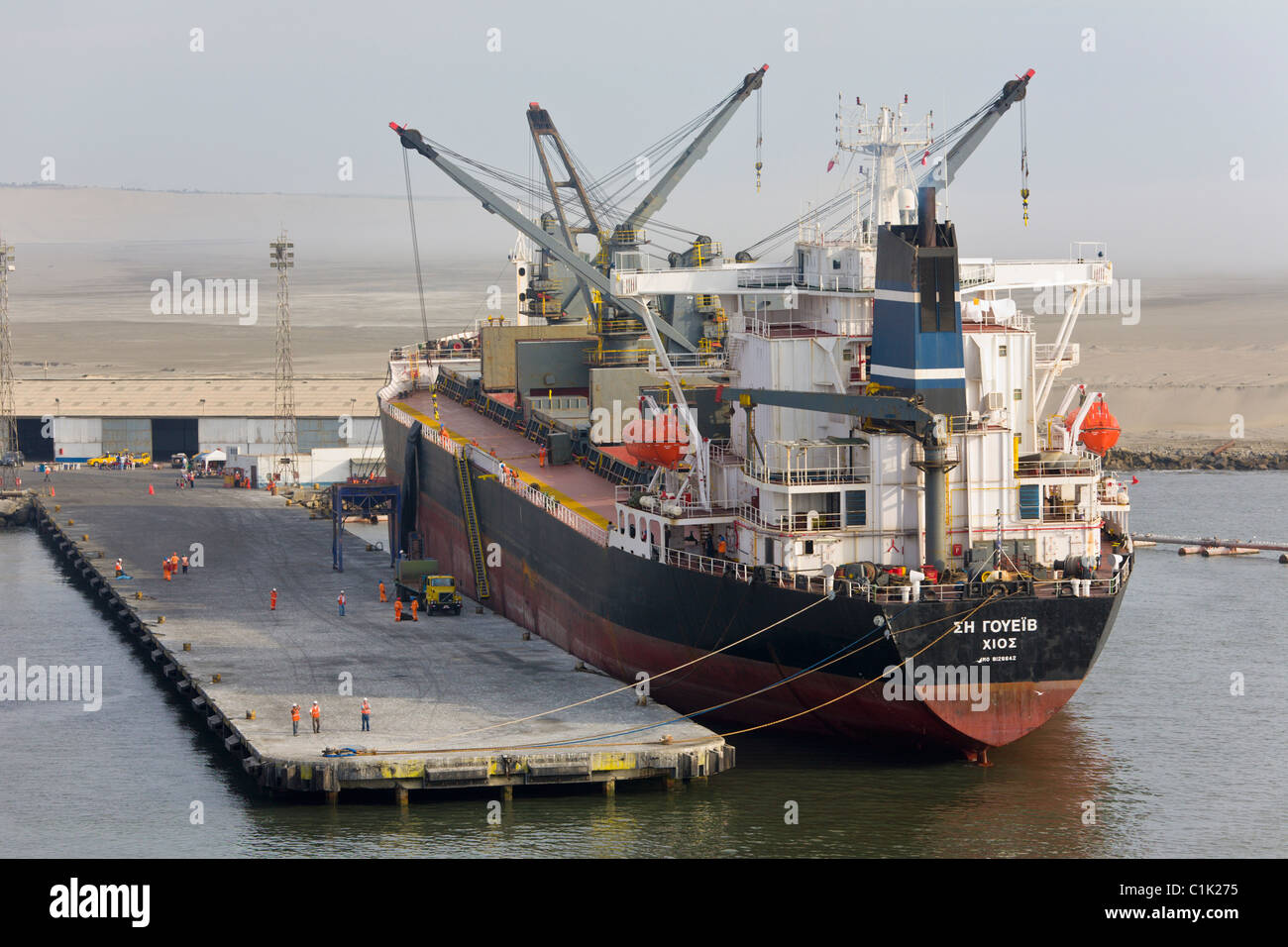 Nave da carico ormeggiata al porto di Salaverry, Trujillo, Perú Foto Stock