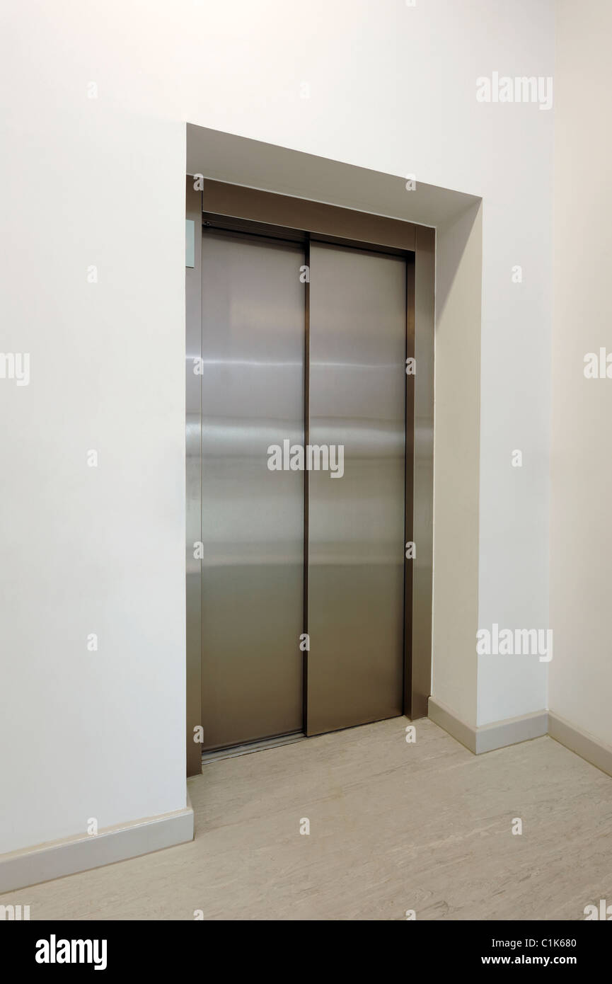 Porta ad apertura parallela Foto Stock