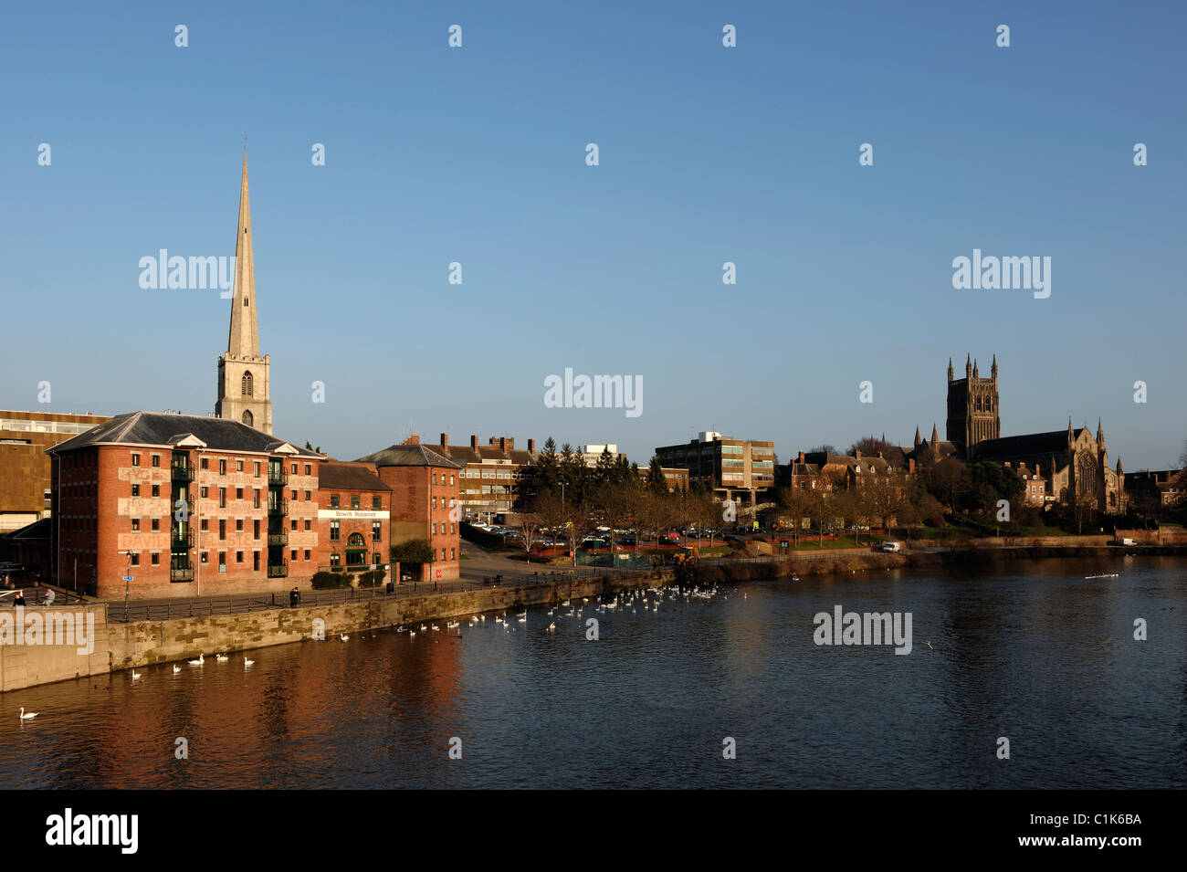 Cattedrale di Worcester e waterfront Foto Stock