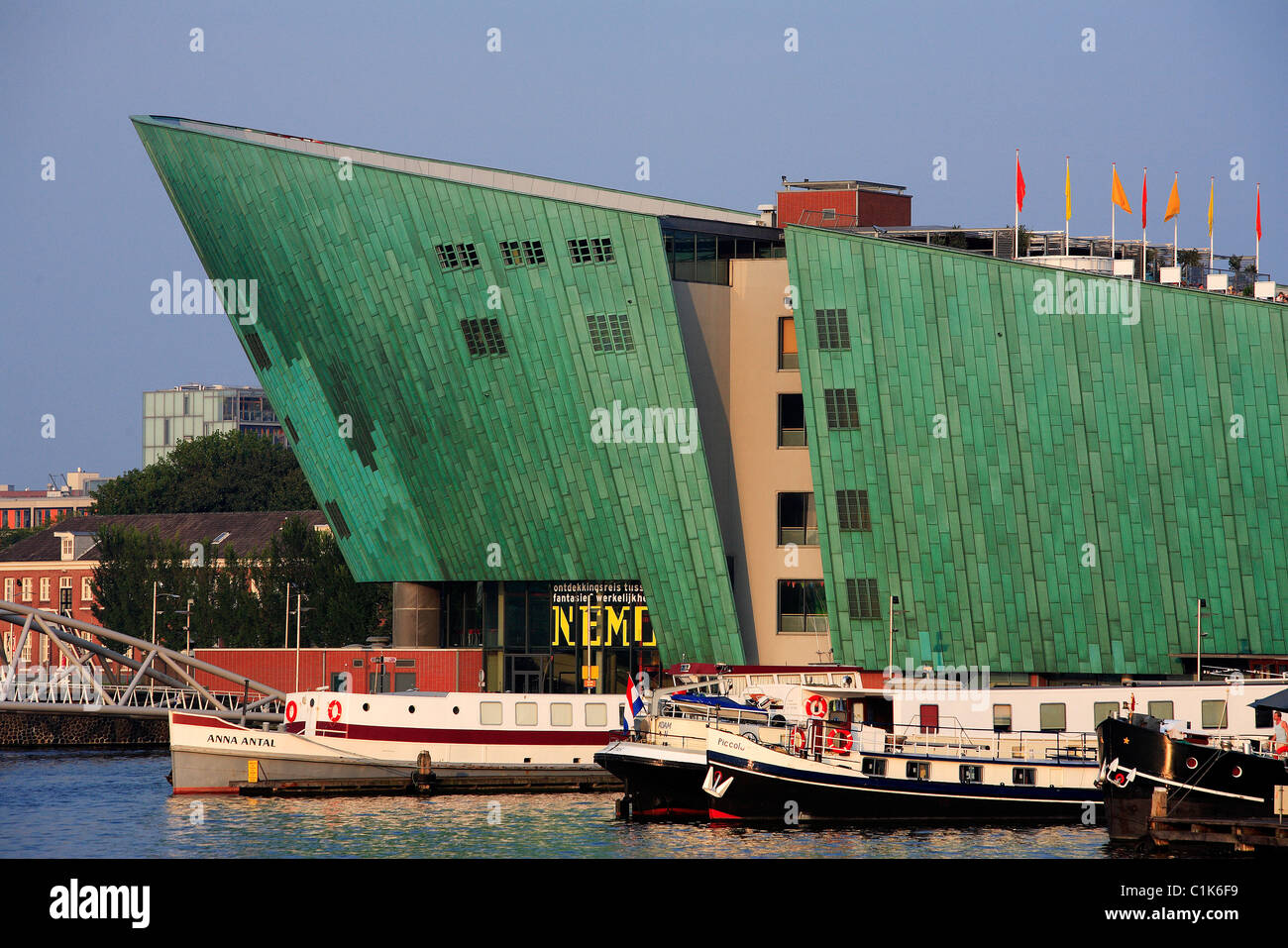 Paesi Bassi, Amsterdam, Nemo Museumby architetto Renzo Piano Foto Stock