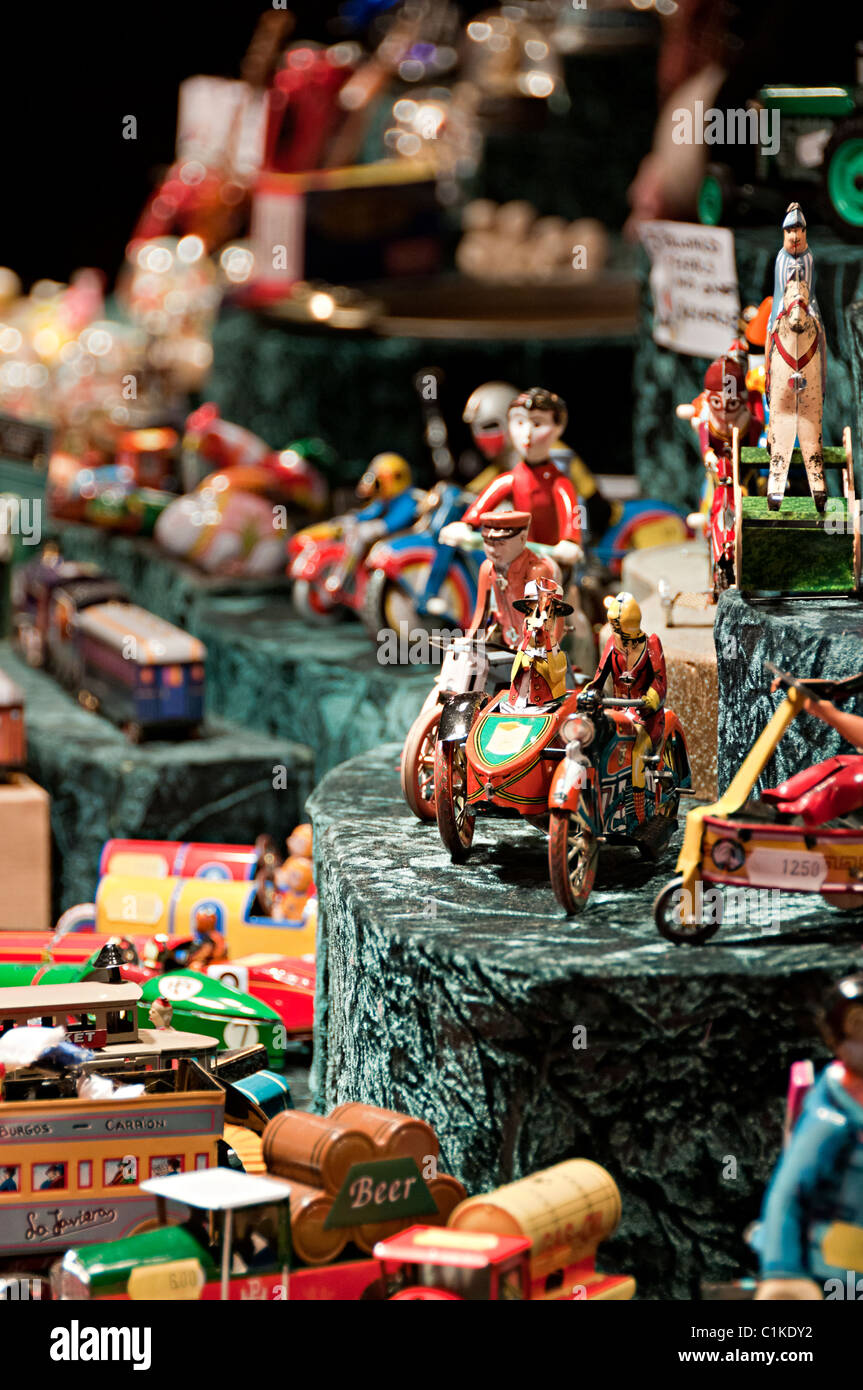 Gli oggetti in vendita a Birmingham tedesco della mercatino di Natale Foto Stock