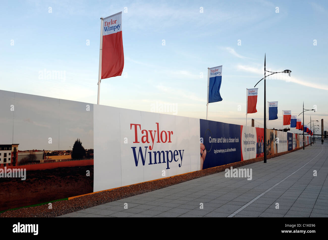 Taylor Wimpey edificio sito in Newport Foto Stock