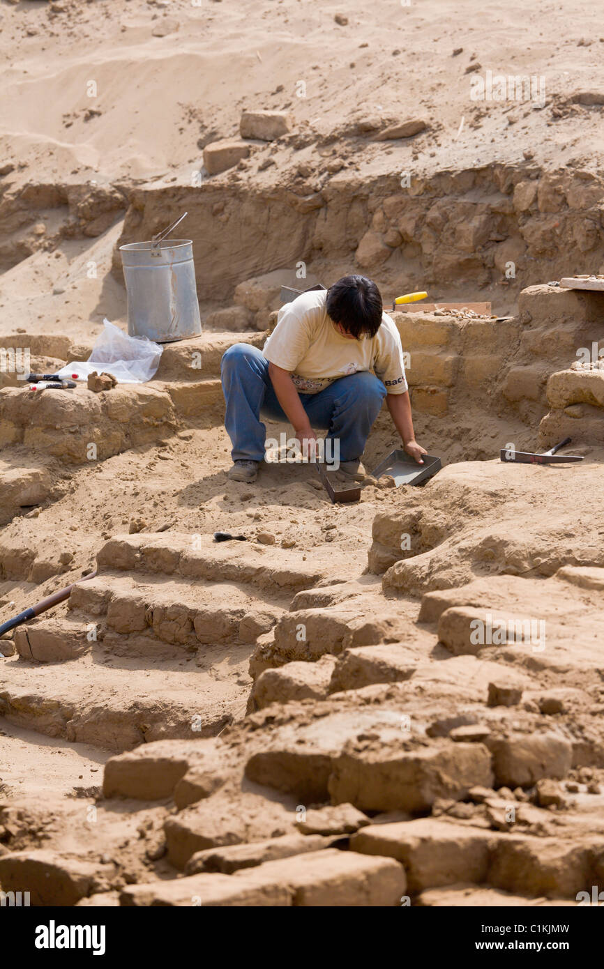 Archeologo scavi a Huaca de la Luna, Trujillo, Perú Foto Stock