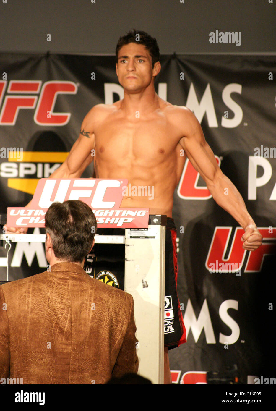 Guida di argilla e Diego Sanchez a UFC Ultimate Fighter Season 9 Finale pesa al Palms Hotel and Casino Las Vegas, Nevada - Foto Stock