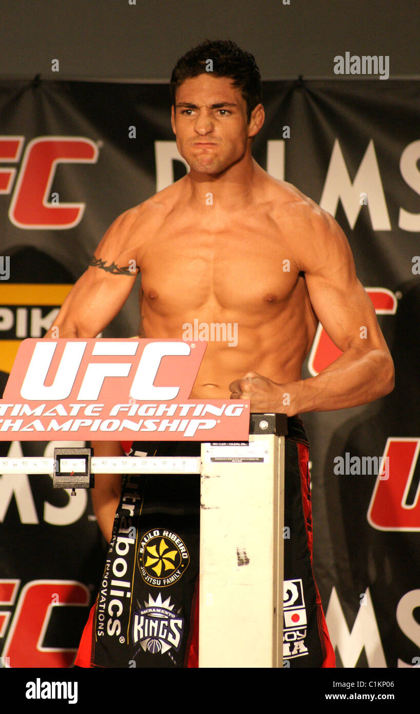 Guida di argilla e Diego Sanchez a UFC Ultimate Fighter Season 9 Finale pesa al Palms Hotel and Casino Las Vegas, Nevada - Foto Stock