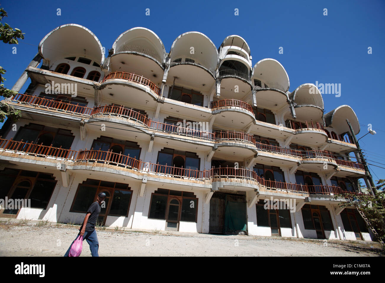 Un abbandonati abbandonato edificio commerciale, Punta Islita, Nicoya peninsula, Costa Rica Foto Stock