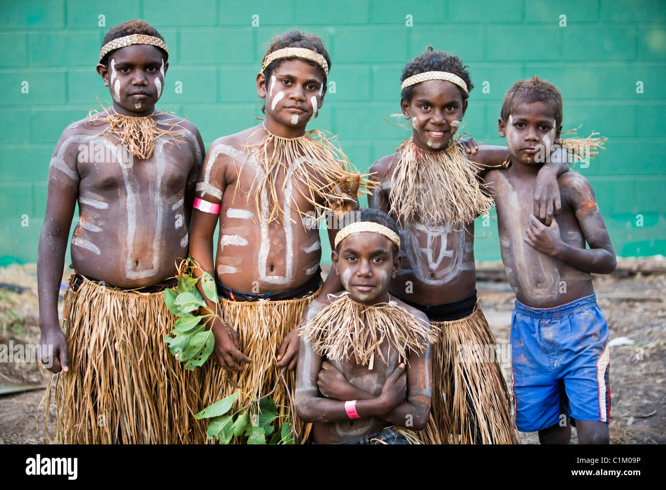 Giovani danzatori dal fiume Lockhart comunità Laura Aboriginal Dance Festival. Laura, Queensland, Australia Foto Stock