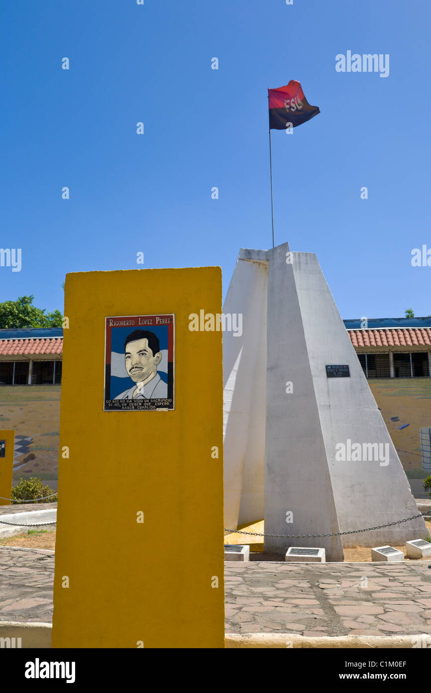 Placca di Rigoberto Lopez Perez, Sandinista memoriale per gli eroi e i martiri di Leon, Leon, Nicaragua Foto Stock